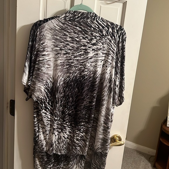 Chico size one black and white top that you wear over a blouse - Picture 4 of 5